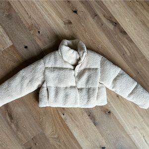 Zara Cropped Sherpa Puffer size L in Cream